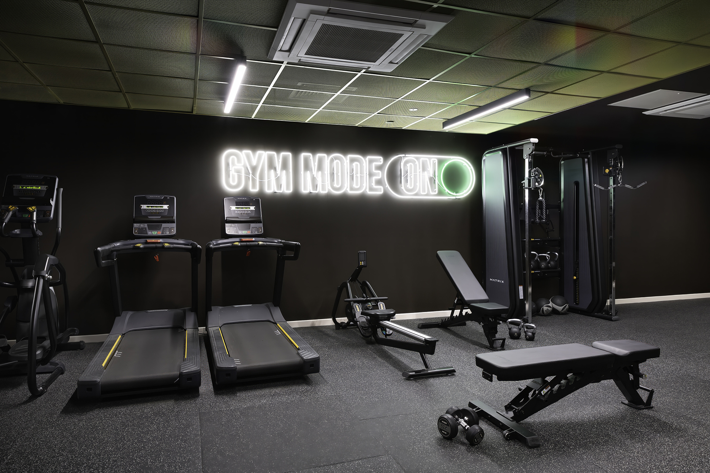 Luna-Burley-Studios-Leeds-Social-and-study-space-gym